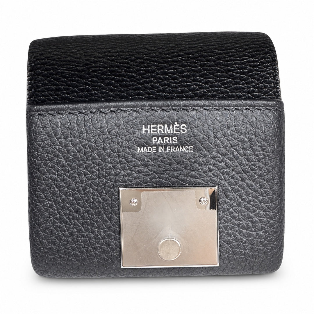 π In stock Kelly Messenger messenger bag for men and women, black silver buckle, imported leather, all-steel hand-waxed thread, the highest cost-effectiveness on the Internet. The classic combination