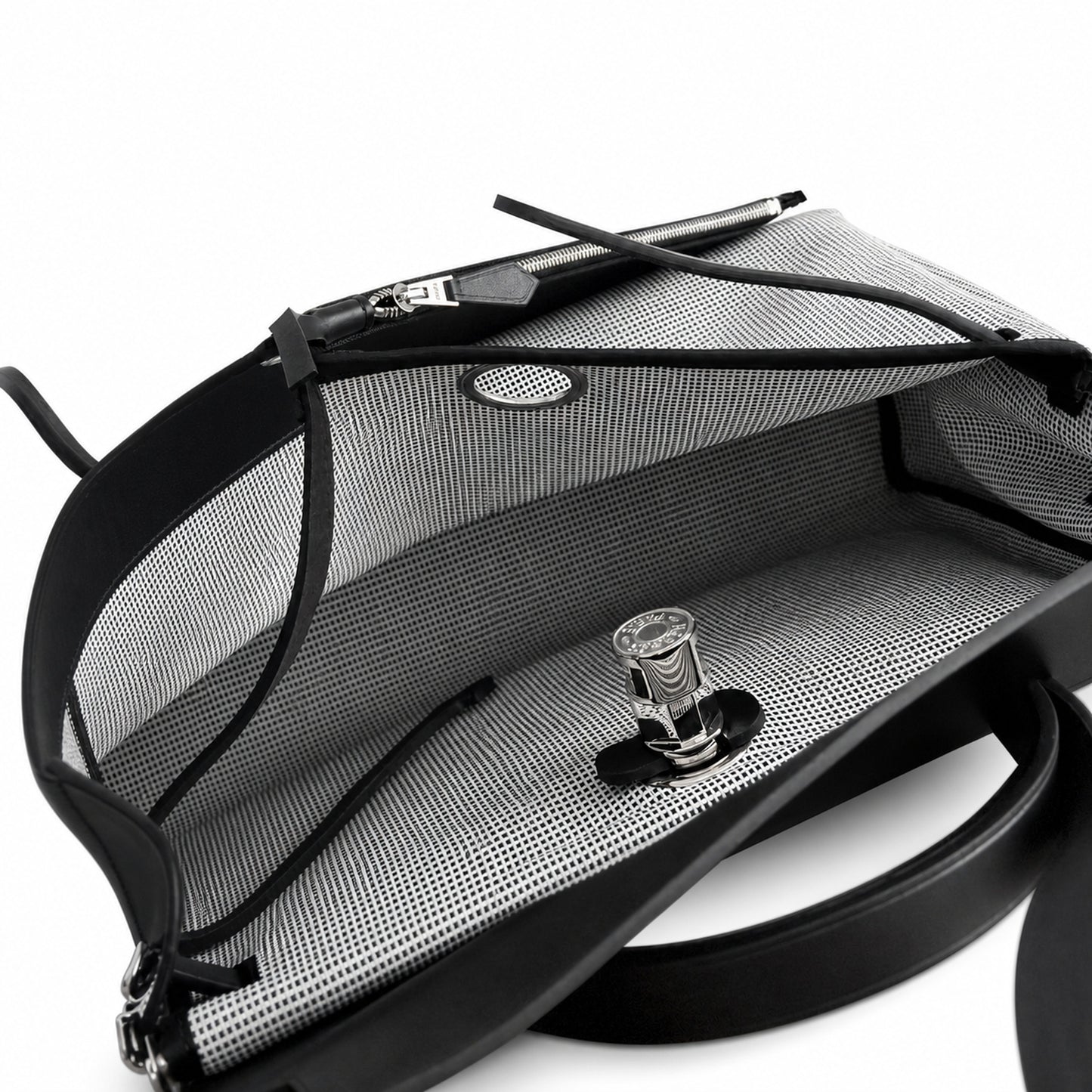 Hermers' popular herbag 31cm is designed to be inspired by saddle bags. The body of the bag is made of canvas, and the inseam, shoulder straps and handle are made of leather. The appearance is very si