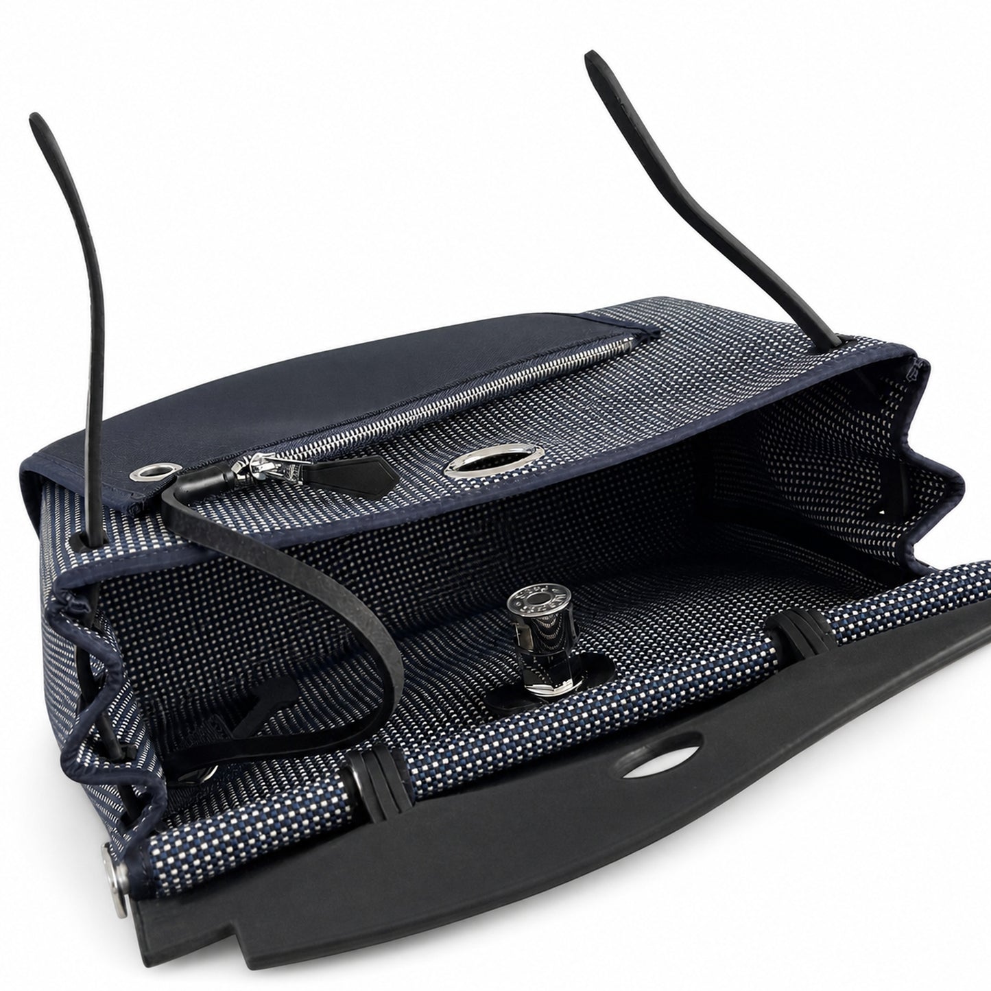 Hermers' popular herbag 31cm is designed to be inspired by saddle bags. The body of the bag is made of canvas, and the inseam, shoulder straps and handle are made of leather. The appearance is very si