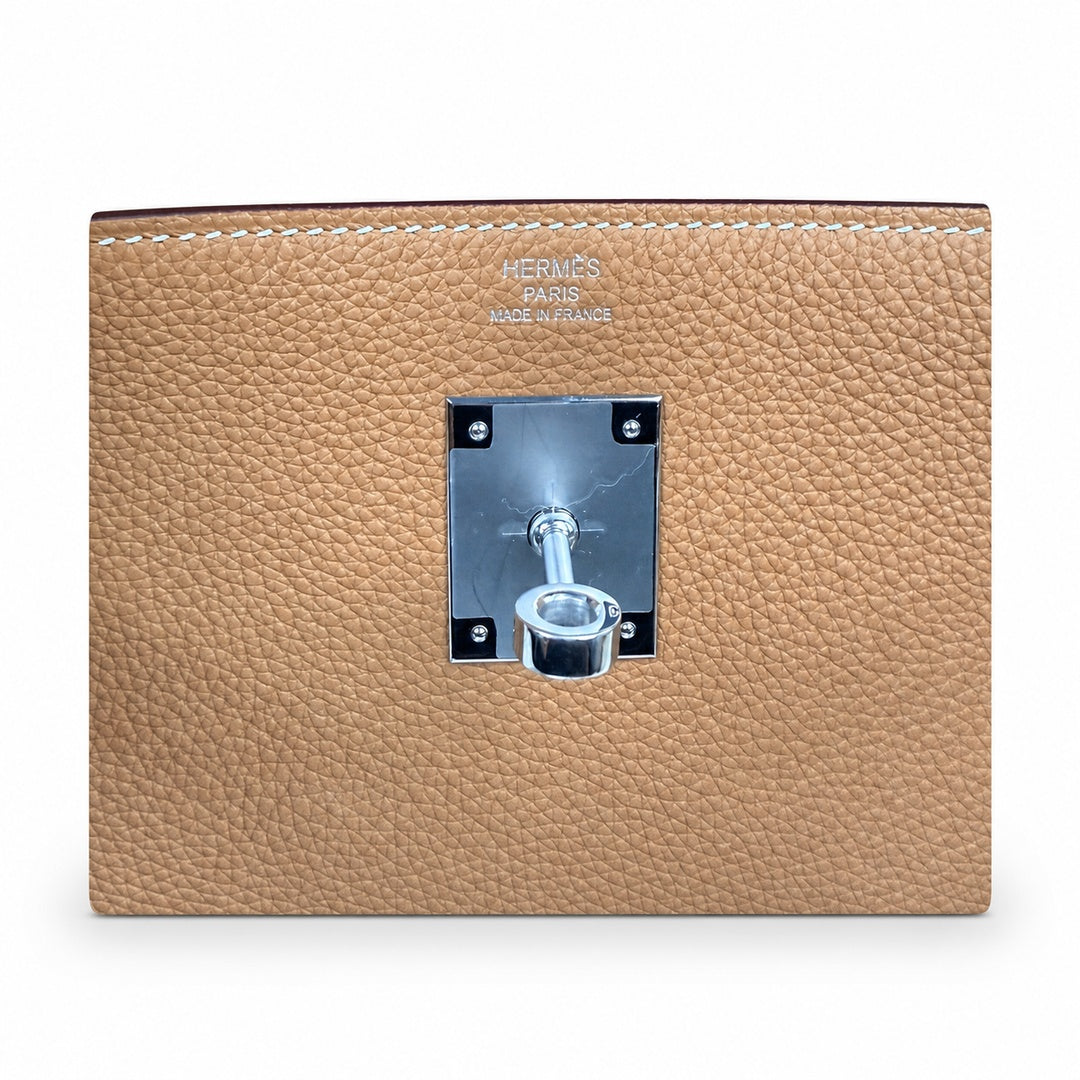π In stock Kelly Messenger messenger bag for men and women, earthy silver buckle, imported leather, all-steel hand-waxed thread, the best value for money on the entire network. The classic combination