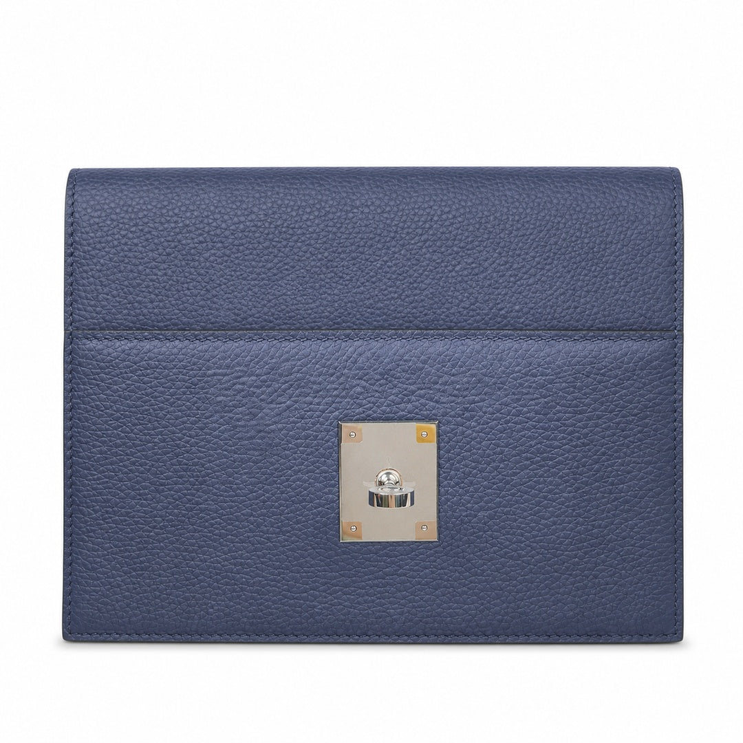 π In stock Kelly Messenger messenger bag for men and women, sapphire blue silver buckle, imported leather, all-steel hand-waxed thread, the best value for money on the Internet. The classic combinatio