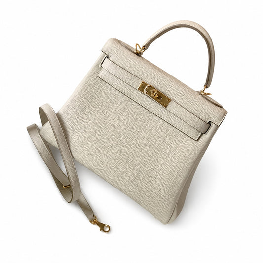 𝑬𝒑𝒔𝒐𝒎 𝑲𝒆𝒍𝒍𝒚 In today's era, it has gone beyond a simple status symbol and is more of a spiritual cultural symbol🎶I have full love for Kelly❤️ No matter how you carry it, it highlights the unique elega