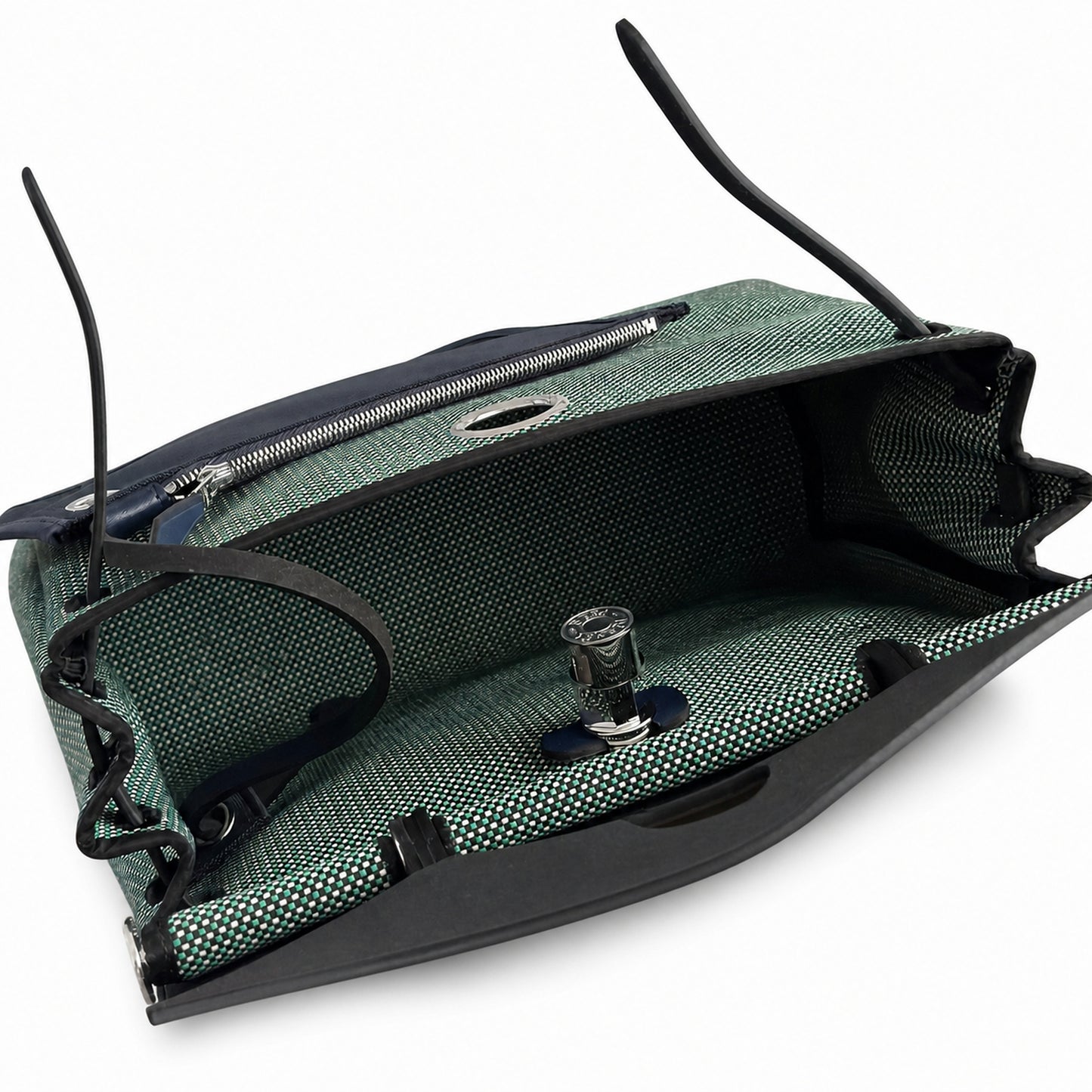 Hermers' popular herbag 31cm is designed to be inspired by saddle bags. The body of the bag is made of canvas, and the inseam, shoulder straps and handle are made of leather. The appearance is very si