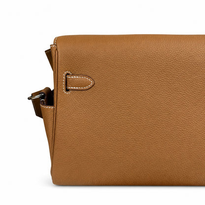 🆕 In stock Kelly Messenger messenger bag for men and women, earthy silver buckle, imported leather, all-steel hand-waxed thread, the best value for money on the entire network. The classic combination