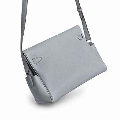 Kelly Messenger messenger bag large size, linen blue Togo leather, 🉑Pre-order Togo calfskin messenger bag. - Flap with swivel hardware - Large internal zip pocket - Internal front pocket - 2 external