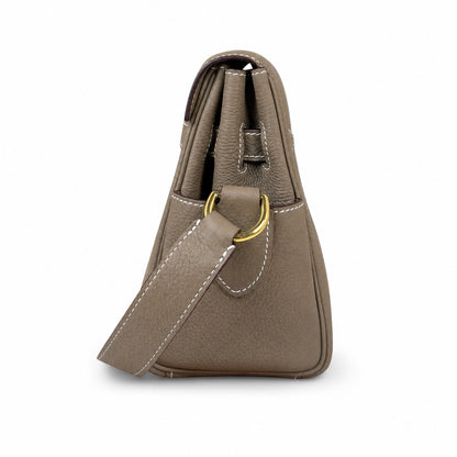 🆕 In stock Kelly Messenger messenger bag for men and women, elephant gray gold buckle, imported leather, all-steel hand-waxed thread, the highest cost-effectiveness on the Internet. The classic combin