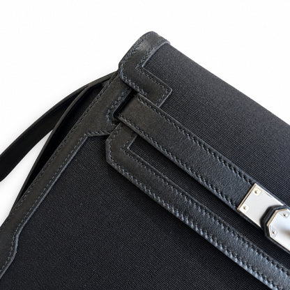 Kelly Depeches 25 clutch, canvas and swift leather (with additional shoulder strap), can be carried cross-body, can be carried by hand or on the wrist, daily needs, seamless switching between business