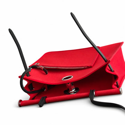 Hermers' popular herbag 31cm is designed to be inspired by saddle bags. The body of the bag is made of canvas, and the outer seams, shoulder straps and handbags are made of leather. The appearance is