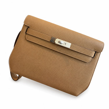 Kelly Depeches 25 clutch, Togo leather (with additional shoulder strap), can be worn cross-body, can be carried by hand or on the wrist, daily needs, seamless switch between business/leisure - central