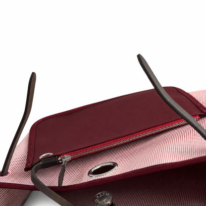Hermers' popular herbag 31cm is designed to be inspired by saddle bags. The body of the bag is made of canvas, and the inseam, shoulder straps and handle are made of leather. The appearance is very si