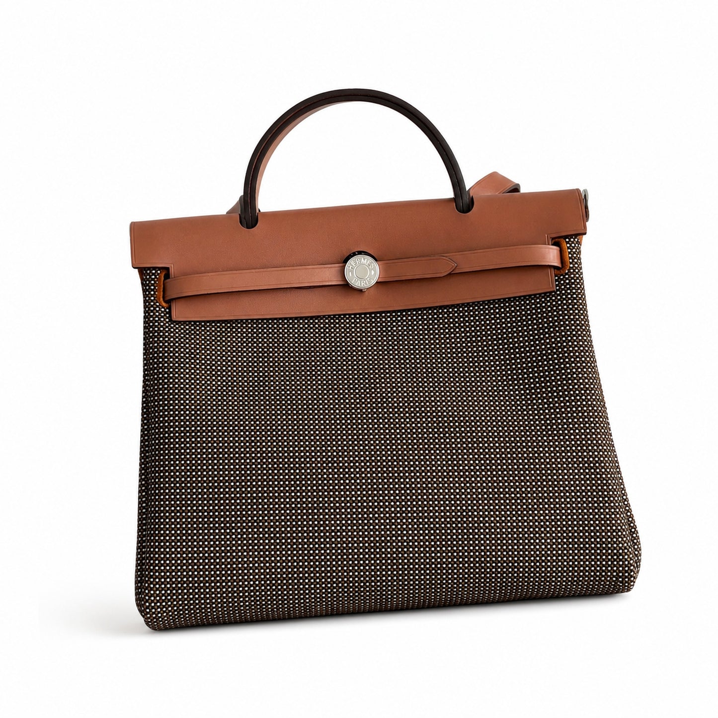 Hermers' popular herbag 31cm is designed to be inspired by saddle bags. The body of the bag is made of canvas, and the inseam, shoulder straps and handle are made of leather. The appearance is very si