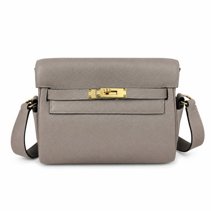 🆕 In stock Kelly Messenger messenger bag for men and women, light gray gold buckle, imported leather, all-steel hand-waxed thread, the highest cost-effectiveness on the Internet. The classic combinati