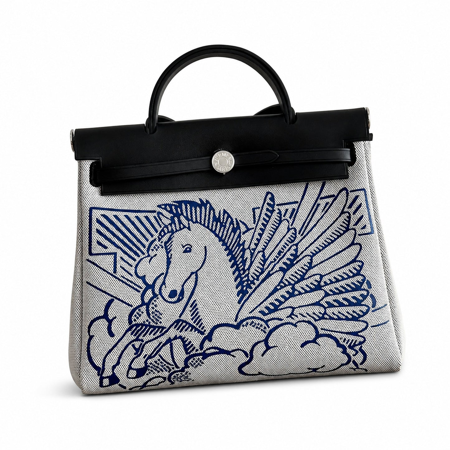 Hermers' popular herbag 31cm is designed to be inspired by saddle bags. The body of the bag is made of canvas, and the inseam, shoulder straps and handle are made of leather. The appearance is very si