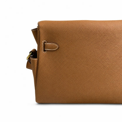 🆕 In stock Kelly Messenger messenger bag for men and women, native gold buckle, imported leather, all-steel hand-waxed thread, the best value for money on the entire network. The classic combination o