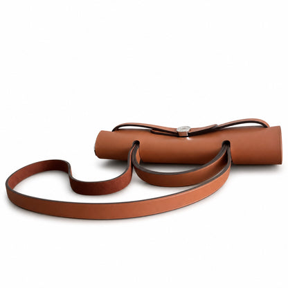 Hermers' popular herbag 31cm is designed to be inspired by saddle bags. The body of the bag is made of canvas, and the outer seams, shoulder straps and handbags are made of leather. The appearance is