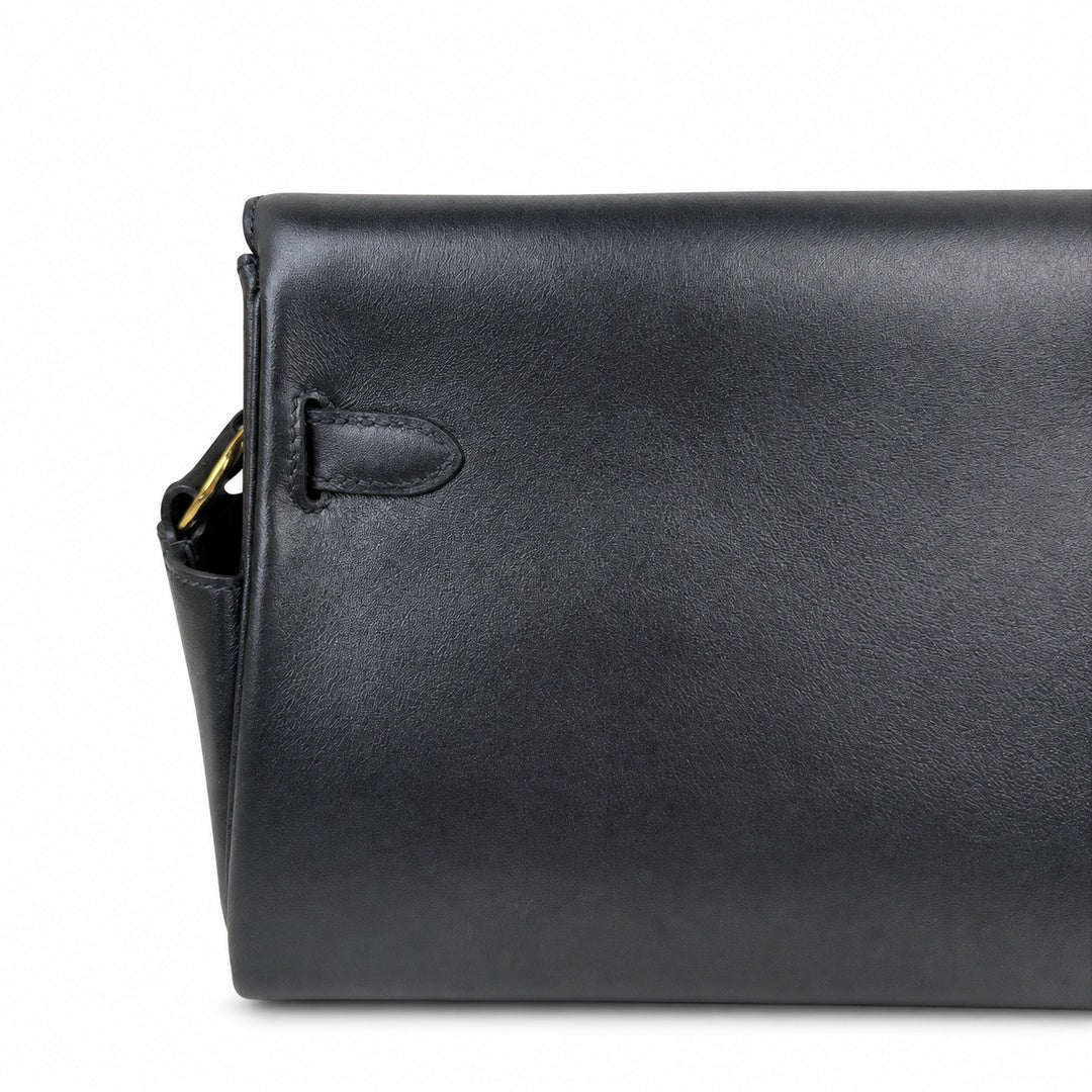 Black gold 🆕 In stock Kelly Messenger messenger bag for men and women, black gold buckle, imported leather, all-steel hand-waxed thread, the highest cost-effectiveness on the Internet. Unisex messenge