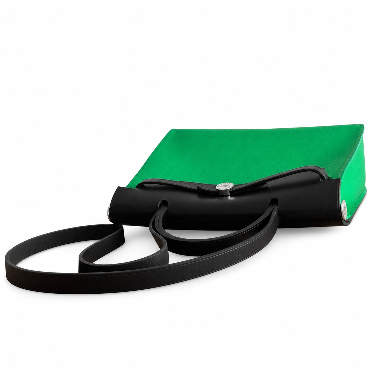 Hermers' popular herbag 31cm is designed to be inspired by saddle bags. The body of the bag is made of canvas and has outer seams. The shoulder straps and handbags are made of leather and look similar