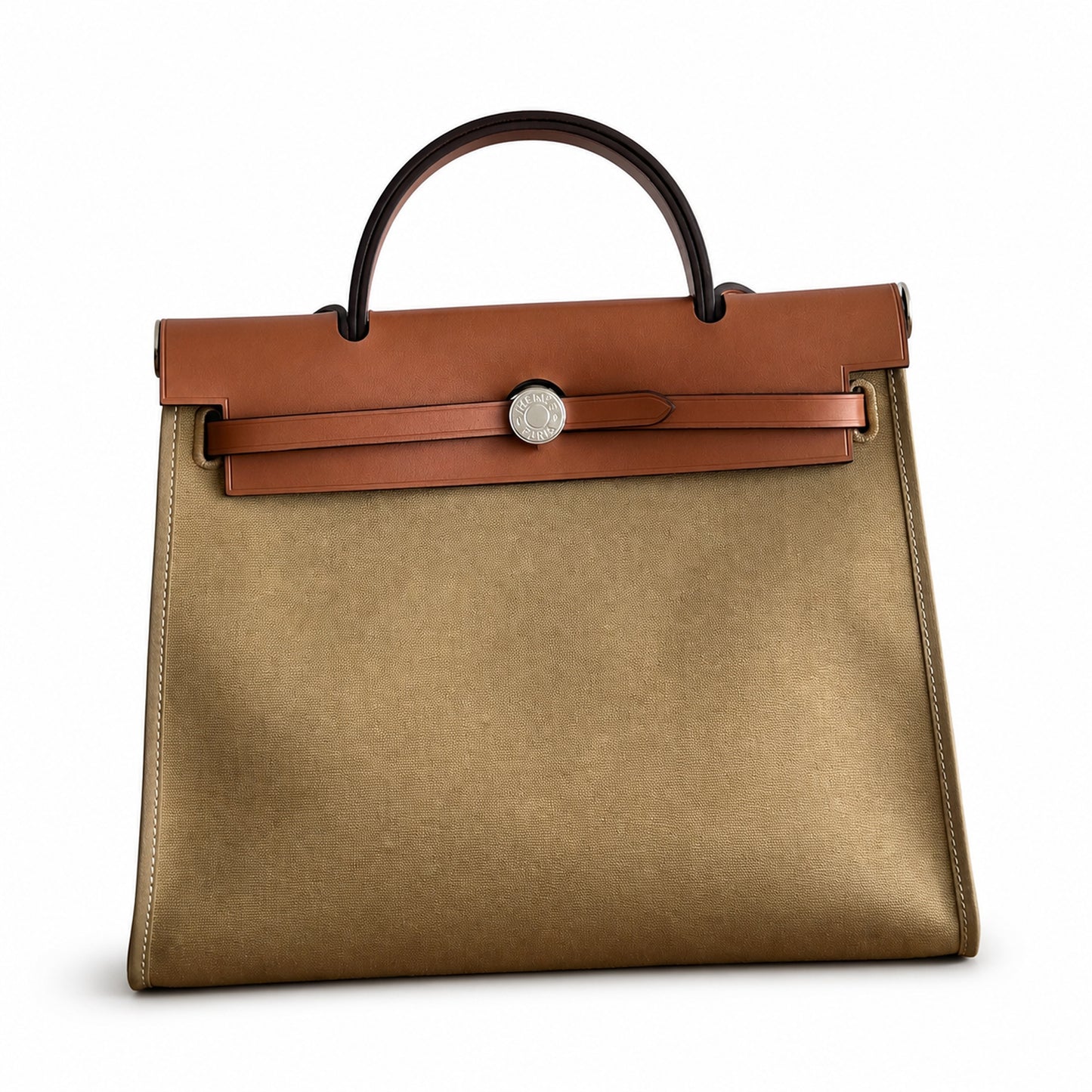 Hermers' popular herbag 31cm is designed to be inspired by saddle bags. The body of the bag is made of canvas, and the outer seams, shoulder straps and handbags are made of leather. The appearance is