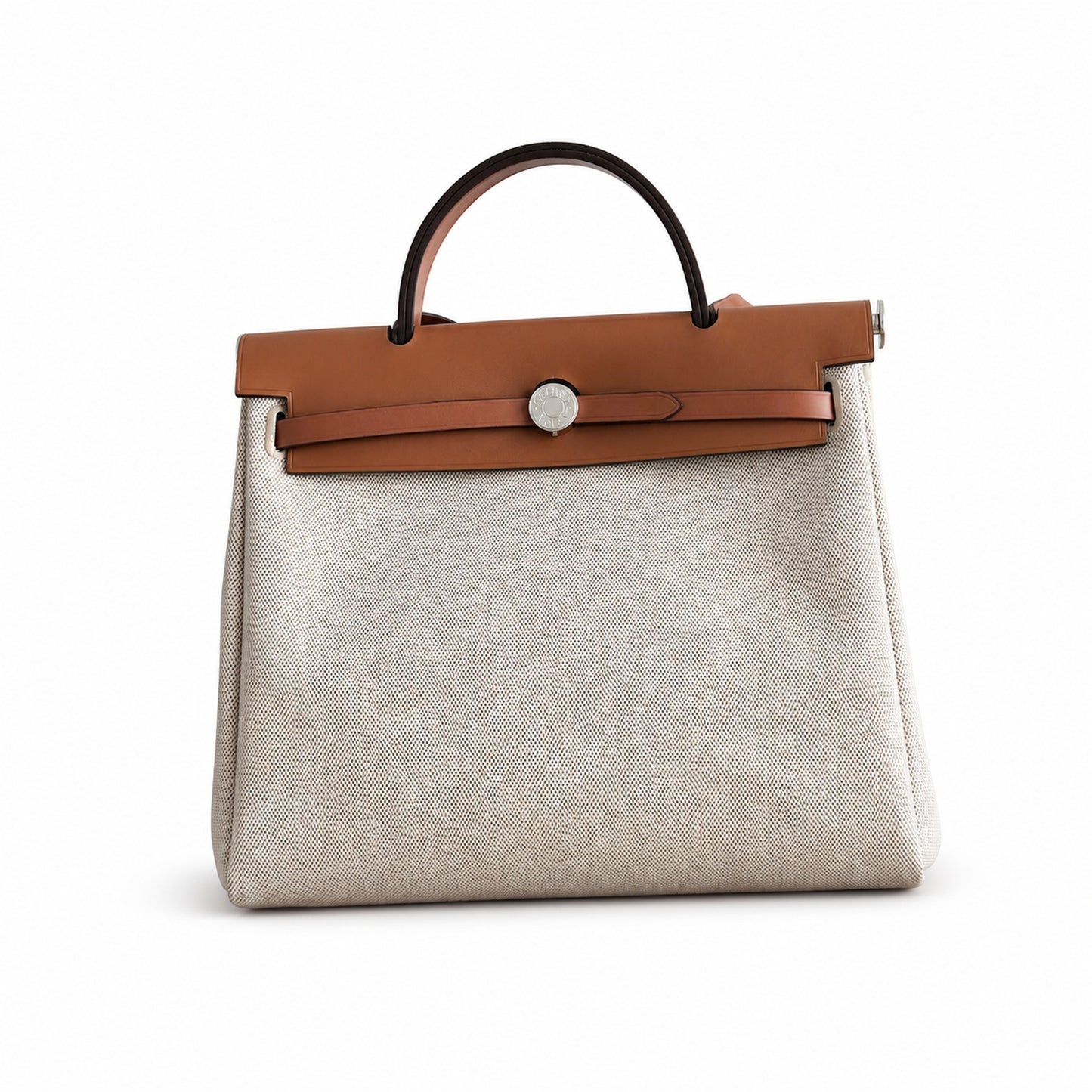Hermers' popular herbag 31cm is designed to be inspired by saddle bags. The body of the bag is made of canvas, and the inseam, shoulder straps and handle are made of leather. The appearance is very si