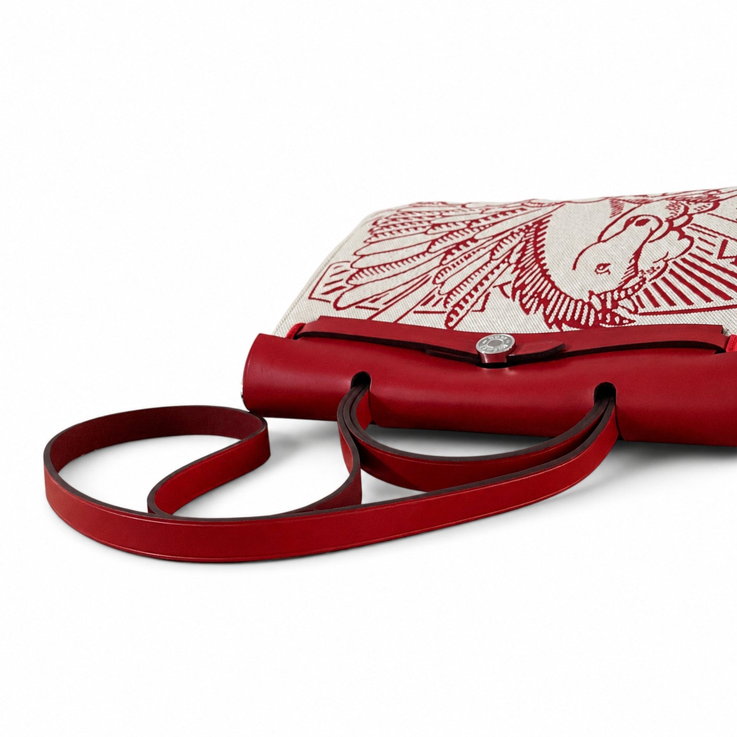 Hermers' popular herbag 31cm is designed to be inspired by saddle bags. The body of the bag is made of canvas, and the inseam, shoulder straps and handle are made of leather. The appearance is very si
