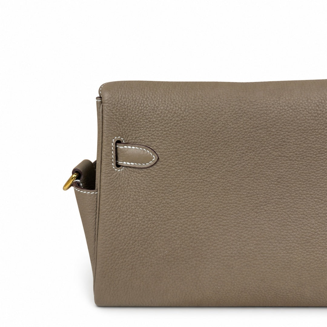 🆕 In stock Kelly Messenger messenger bag for men and women, elephant gray gold buckle, imported leather, all-steel hand-waxed thread, the highest cost-effectiveness on the Internet. The classic combin