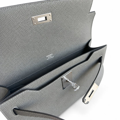 Kelly Depeches 25 clutch, Togo leather (with additional shoulder strap), can be worn cross-body, can be carried by hand or on the wrist, daily needs, seamless switch between business/leisure - central
