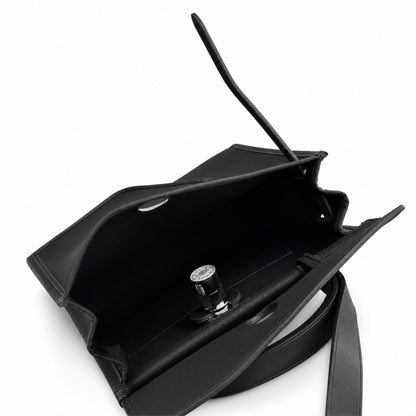 Hermers' popular herbag 31cm is designed to be inspired by saddle bags. The body of the bag is made of canvas, and the outer seams, shoulder straps and handbags are made of leather. The appearance is