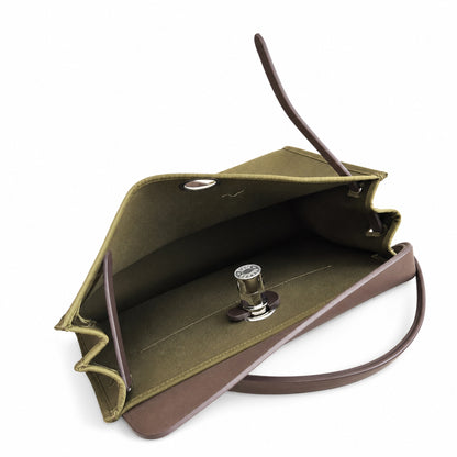 Hermers' popular herbag 31cm is designed to be inspired by saddle bags. The body of the bag is made of canvas, and the outer seams, shoulder straps and handbags are made of leather. The appearance is