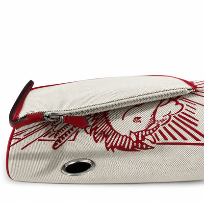 Hermers' popular herbag 31cm is designed to be inspired by saddle bags. The body of the bag is made of canvas, and the inseam, shoulder straps and handle are made of leather. The appearance is very si