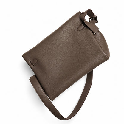Kelly Messenger messenger bag, large size, pewter gray Togo leather, 🉑Pre-order Togo calfskin messenger bag. - Flap with swivel hardware - Large internal zip pocket - Internal front pocket - 2 externa