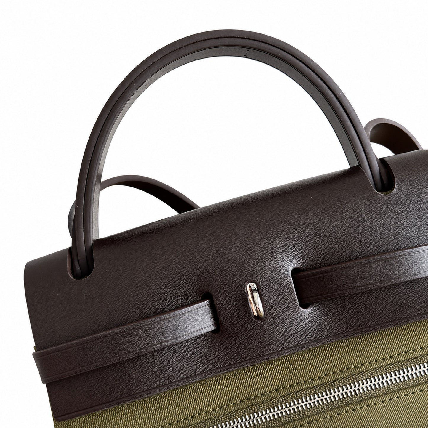 Hermers' popular herbag 31cm is designed to be inspired by saddle bags. The body of the bag is made of canvas, and the outer seams, shoulder straps and handbags are made of leather. The appearance is