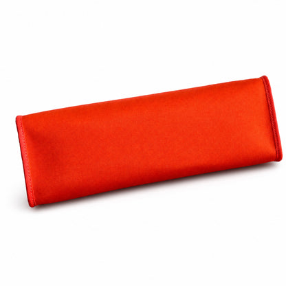 Hermers' popular herbag 31cm is designed to be inspired by saddle bags. The body of the bag is made of canvas, and the outer seams, shoulder straps and handbags are made of leather. The appearance is