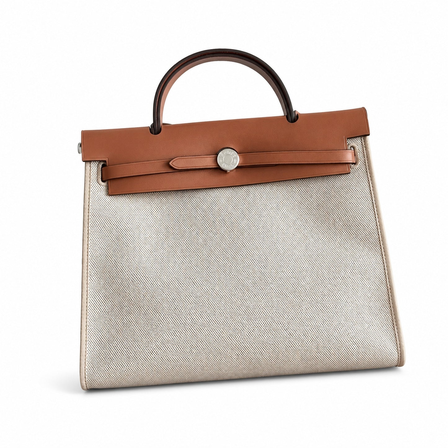 Hermers' popular herbag 31cm is designed to be inspired by saddle bags. The body of the bag is made of canvas, and the outer seams, shoulder straps and handbags are made of leather. The appearance is