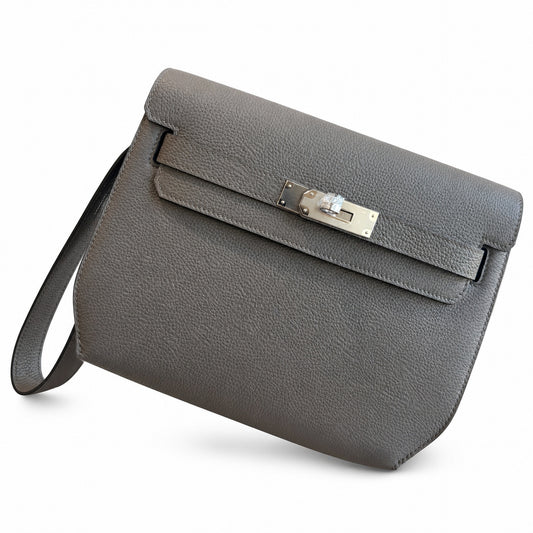 Kelly Depeches 25 clutch, Togo leather (with additional shoulder strap), can be worn cross-body, can be carried by hand or on the wrist, daily needs, seamless switch between business/leisure - central