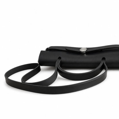Hermers' popular herbag 31cm is designed to be inspired by saddle bags. The body of the bag is made of canvas, and the inseam, shoulder straps and handle are made of leather. The appearance is very si