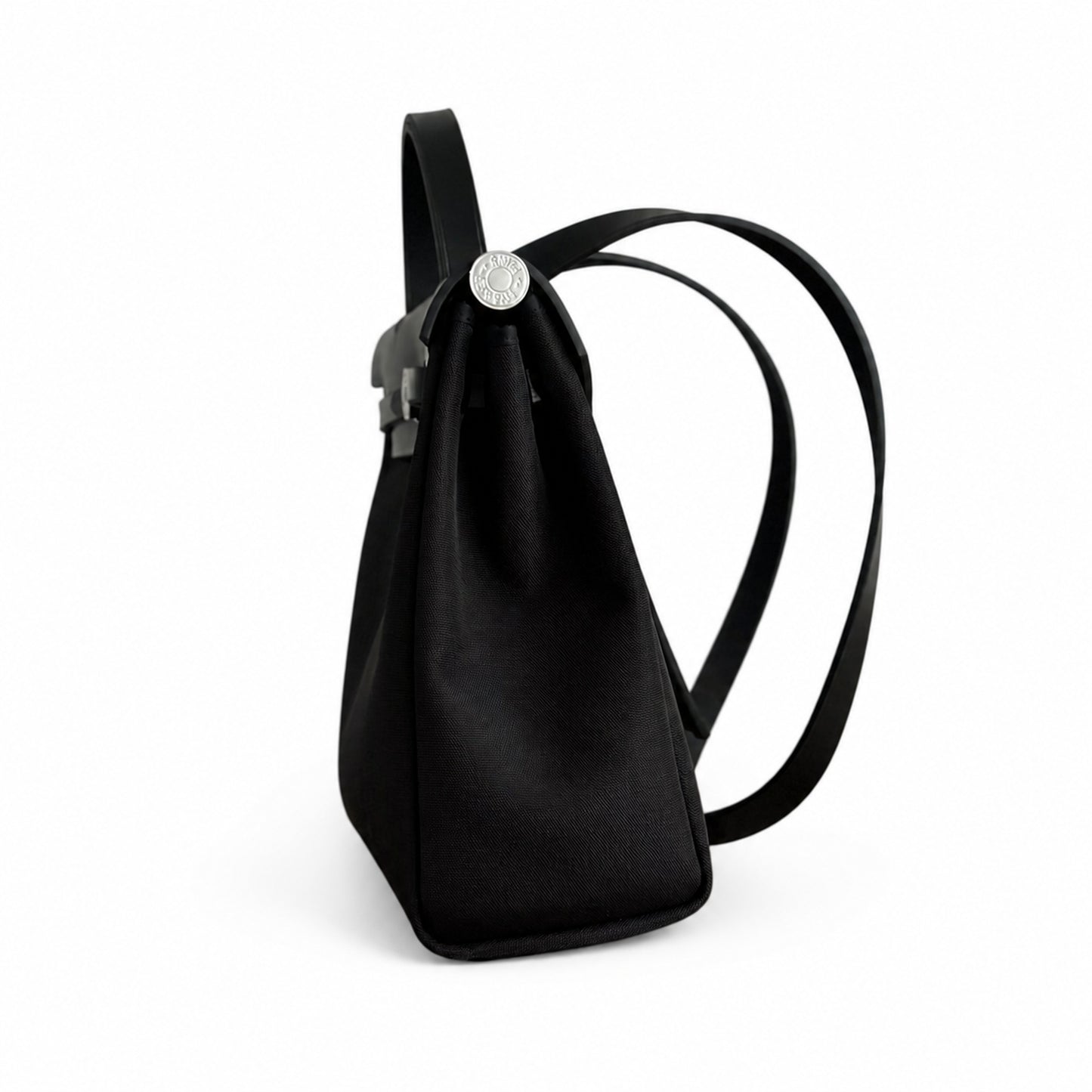Hermers' popular herbag 31cm is designed to be inspired by saddle bags. The body of the bag is made of canvas, and the inseam, shoulder straps and handle are made of leather. The appearance is very si