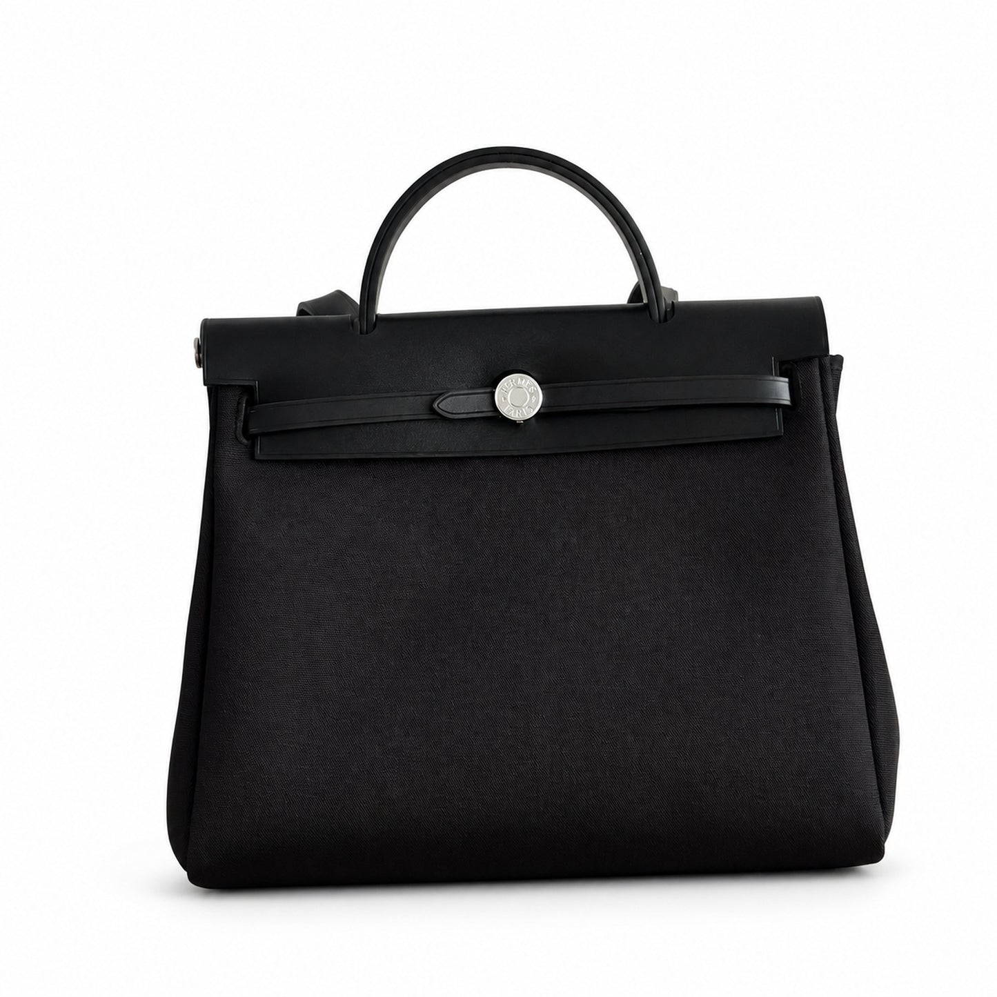 Hermers' popular herbag 31cm is designed to be inspired by saddle bags. The body of the bag is made of canvas, and the inseam, shoulder straps and handle are made of leather. The appearance is very si