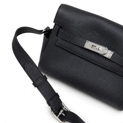 🆕 In stock Kelly Messenger messenger bag for men and women, black silver buckle, imported leather, all-steel hand-waxed thread, the highest cost-effectiveness on the Internet. The classic combination