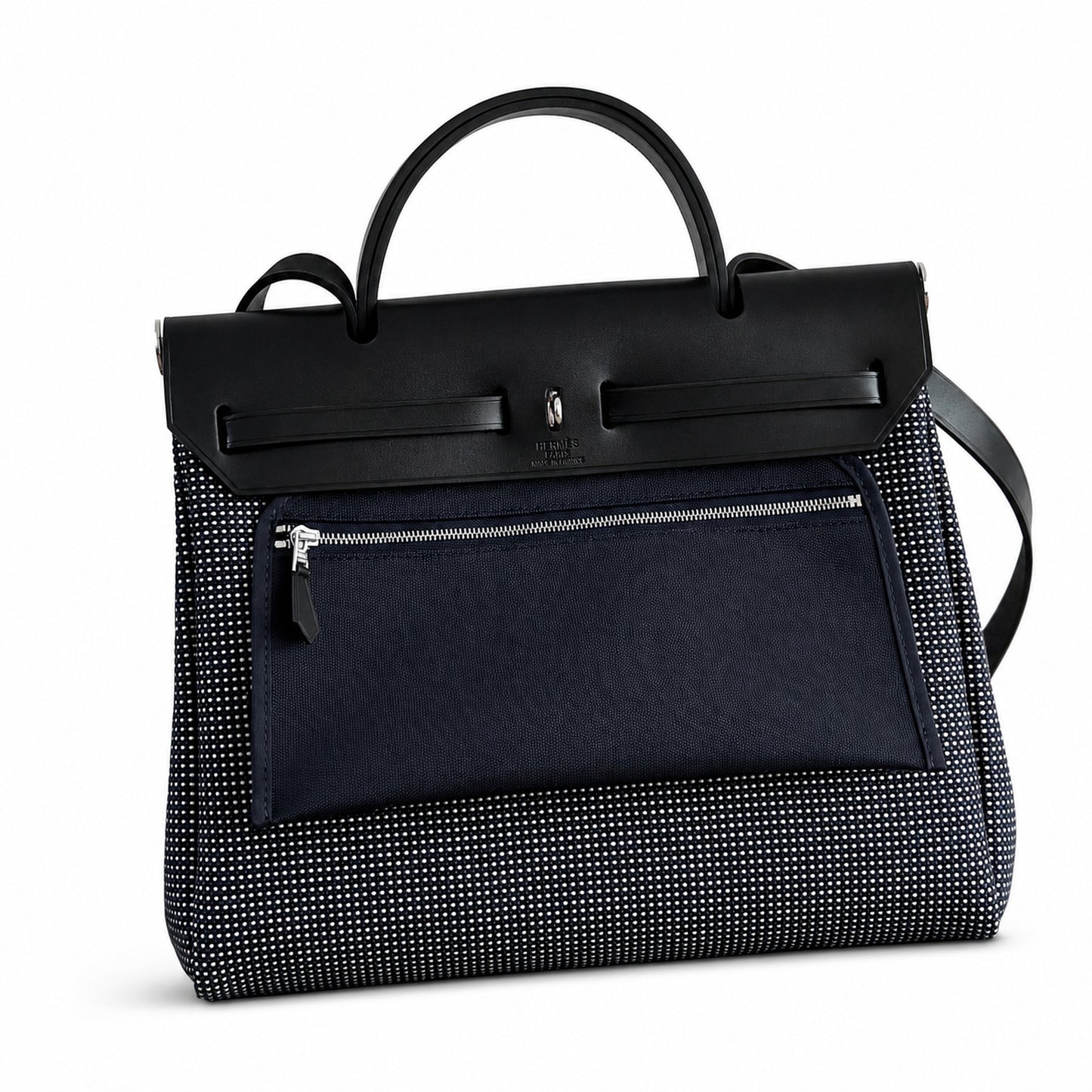 Hermers' popular herbag 31cm is designed to be inspired by saddle bags. The body of the bag is made of canvas, and the inseam, shoulder straps and handle are made of leather. The appearance is very si