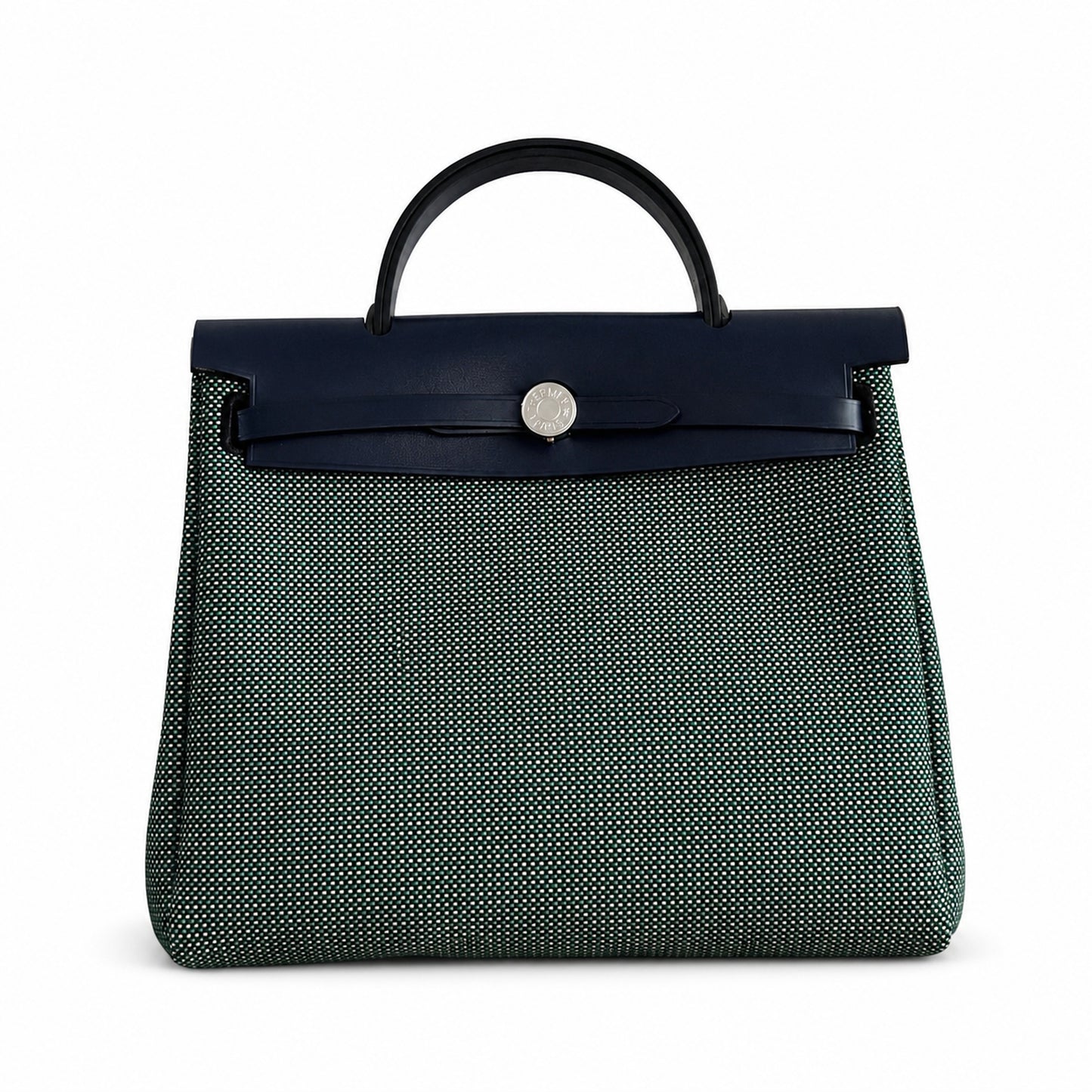 Hermers' popular herbag 31cm is designed to be inspired by saddle bags. The body of the bag is made of canvas, and the inseam, shoulder straps and handle are made of leather. The appearance is very si