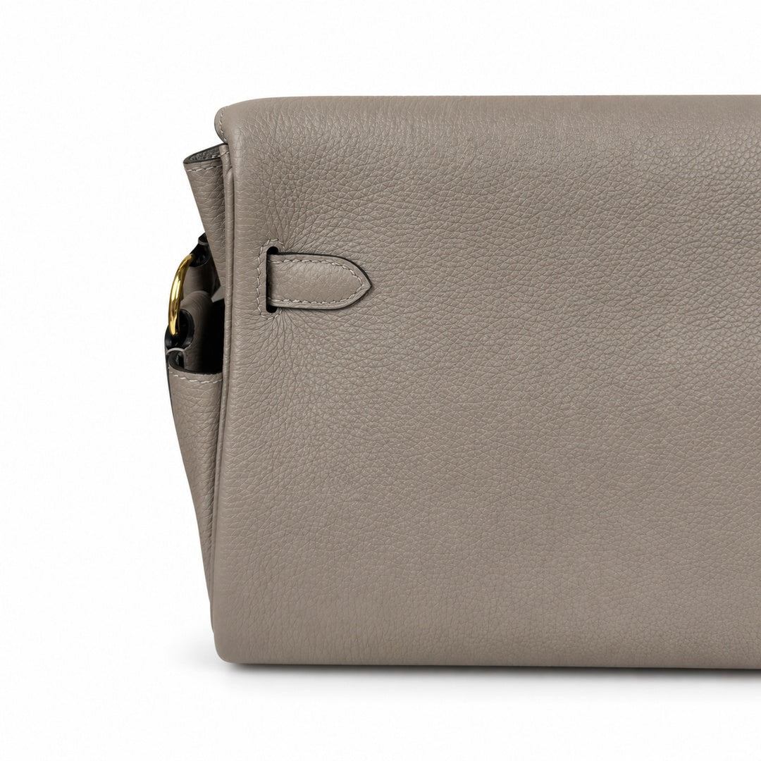 🆕 In stock Kelly Messenger messenger bag for men and women, light gray gold buckle, imported leather, all-steel hand-waxed thread, the highest cost-effectiveness on the Internet. The classic combinati