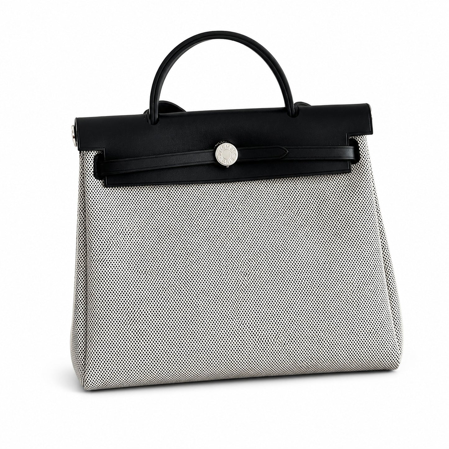 Hermers' popular herbag 31cm is designed to be inspired by saddle bags. The body of the bag is made of canvas, and the inseam, shoulder straps and handle are made of leather. The appearance is very si