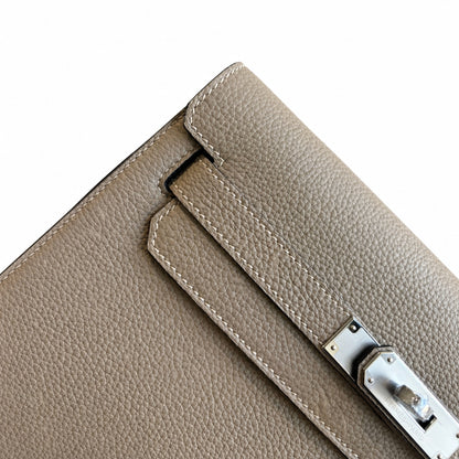 Kelly Depeches 25 clutch, Togo leather (with additional shoulder strap), can be worn cross-body, can be carried by hand or on the wrist, daily needs, seamless switch between business/leisure - central