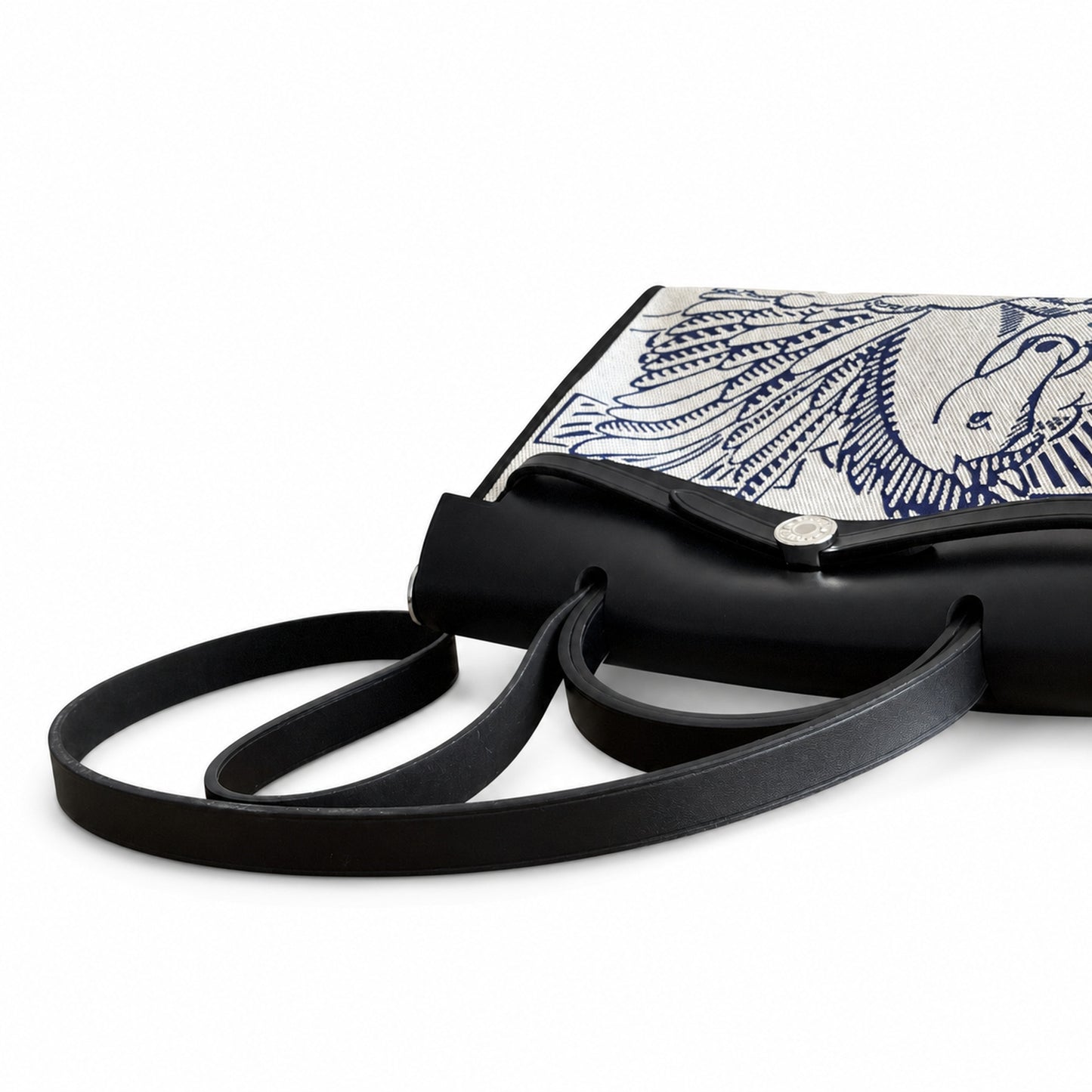 Hermers' popular herbag 31cm is designed to be inspired by saddle bags. The body of the bag is made of canvas, and the outer seams, shoulder straps and handbags are made of leather. The appearance is
