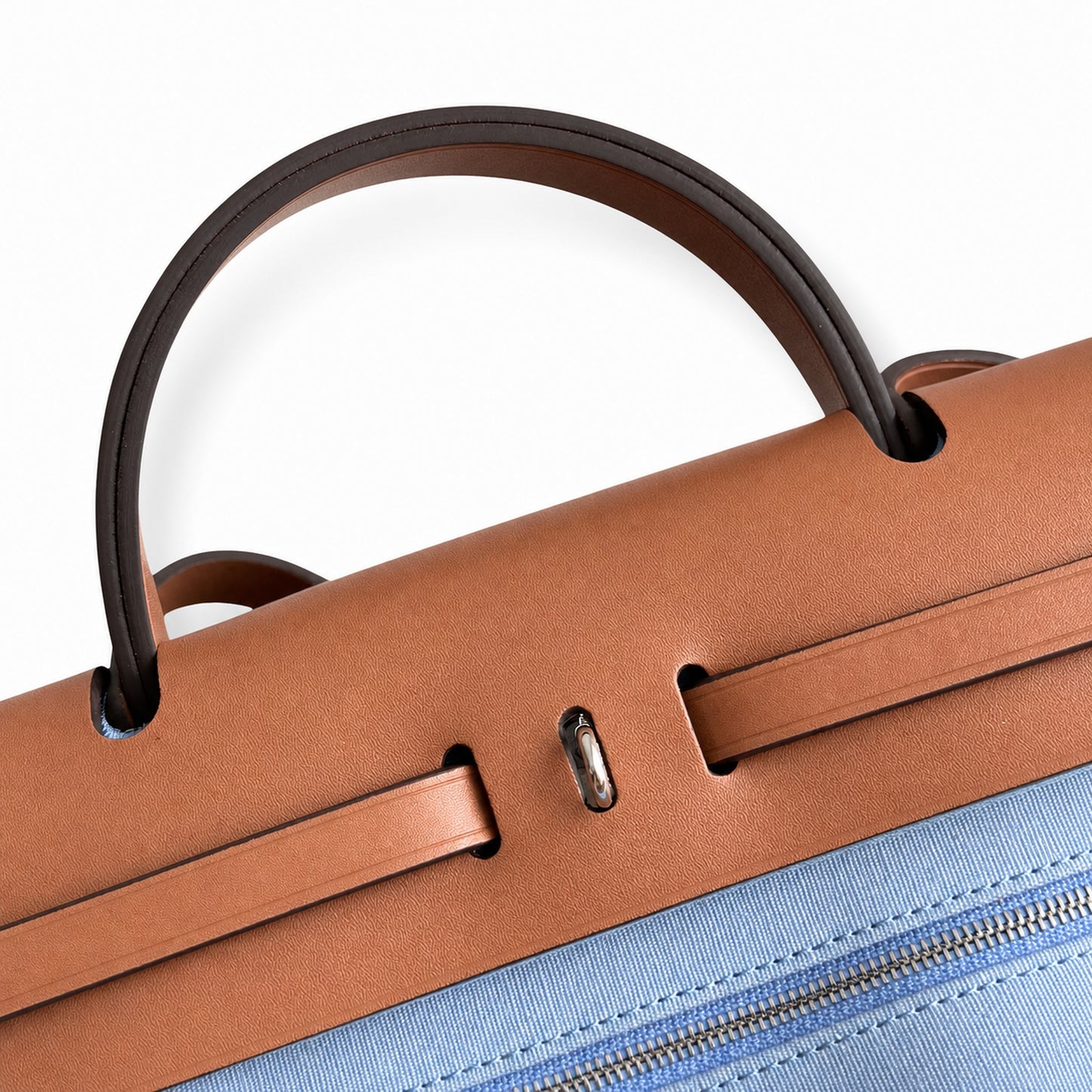 Hermers' popular herbag 31cm is designed to be inspired by saddle bags. The body of the bag is made of canvas, and the outer seams, shoulder straps and handbags are made of leather. The appearance is