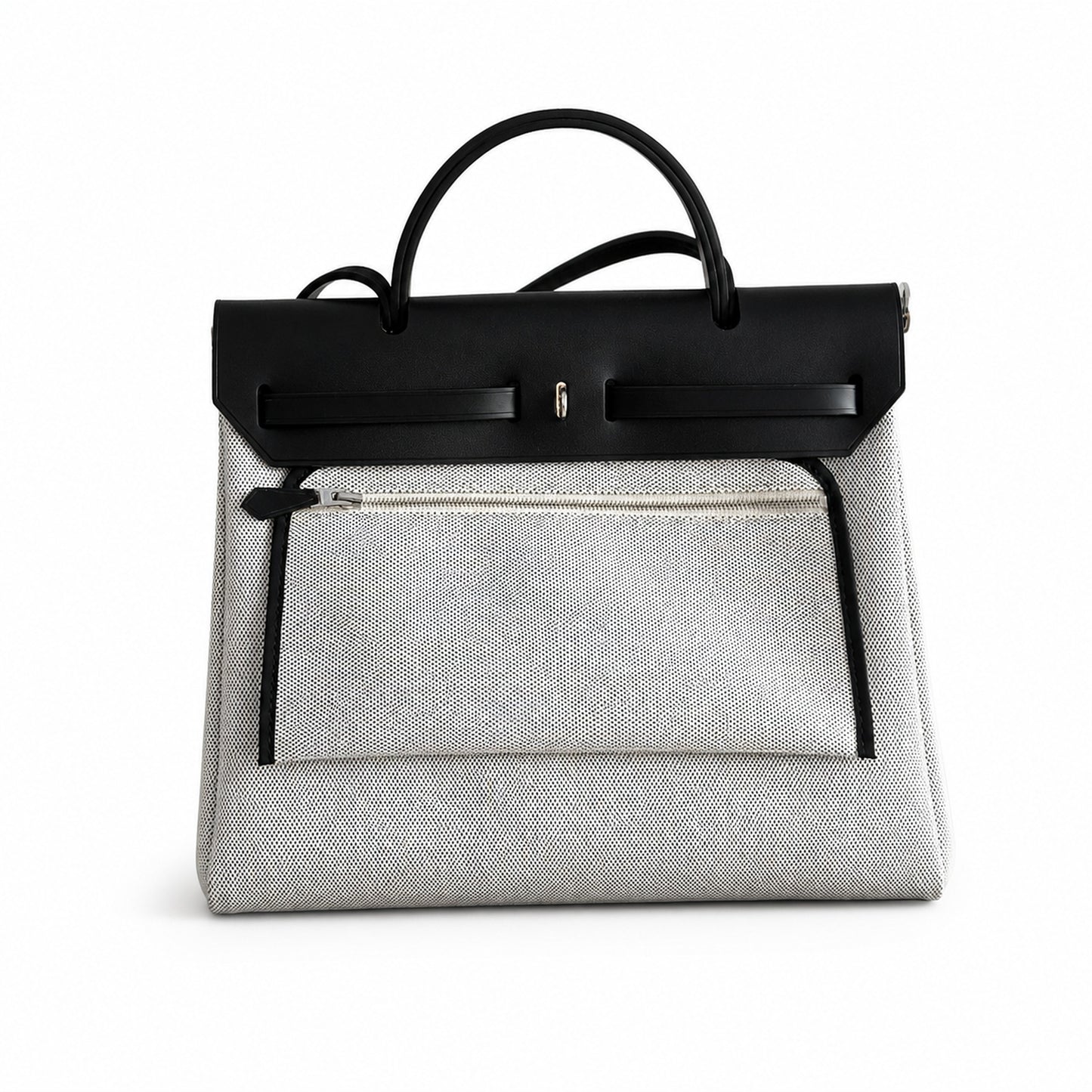 Hermers' popular herbag 31cm is designed to be inspired by saddle bags. The body of the bag is made of canvas, and the inseam, shoulder straps and handle are made of leather. The appearance is very si