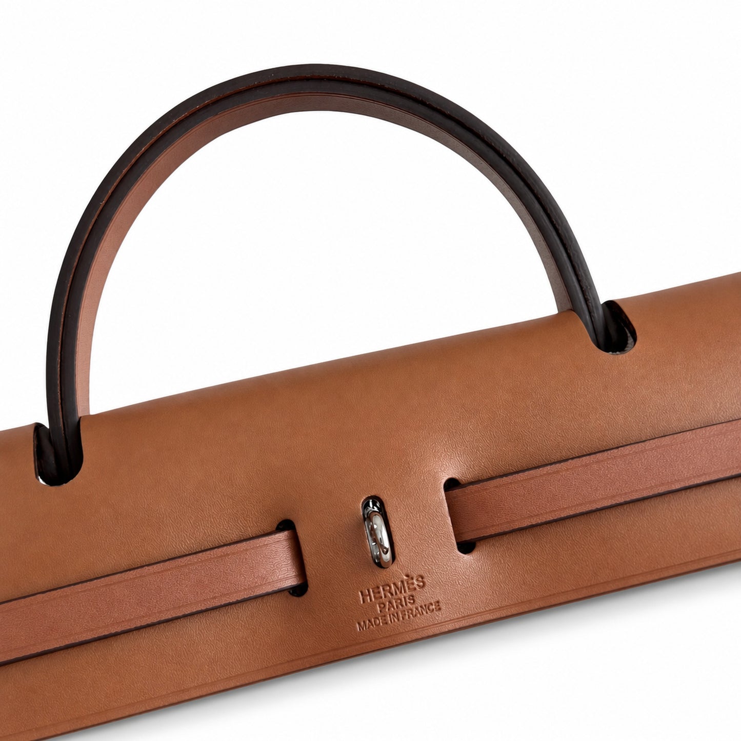 Hermers' popular herbag 31cm is designed to be inspired by saddle bags. The body of the bag is made of canvas, and the inseam, shoulder straps and handle are made of leather. The appearance is very si