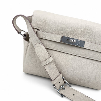 🆕 Available in stock: kelly messenger messenger bag for men and women, milkshake silver buckle, imported leather, all-steel hand-waxed thread, the highest cost-effectiveness on the Internet. The class