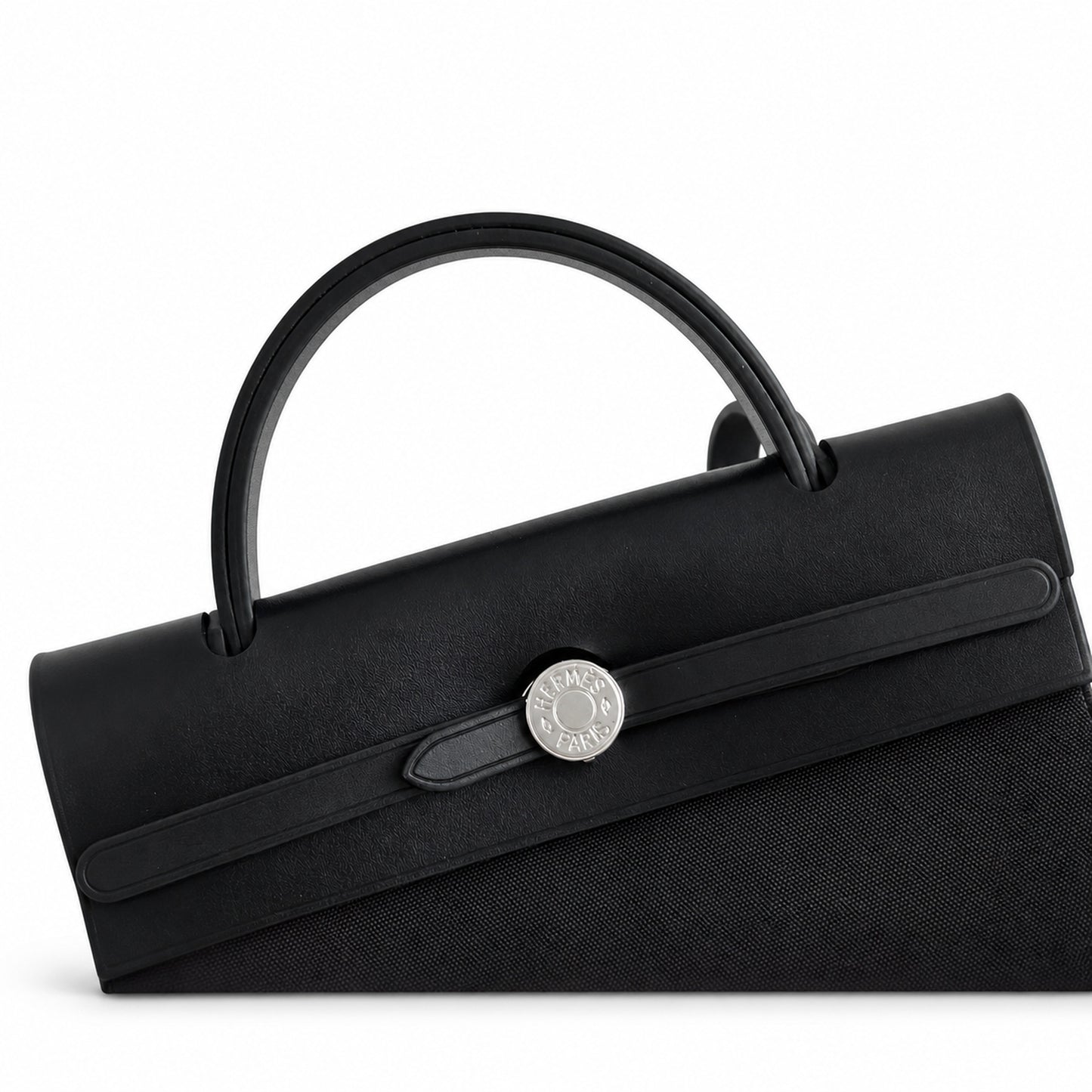 Hermers' popular herbag 31cm is designed to be inspired by saddle bags. The body of the bag is made of canvas, and the inseam, shoulder straps and handle are made of leather. The appearance is very si