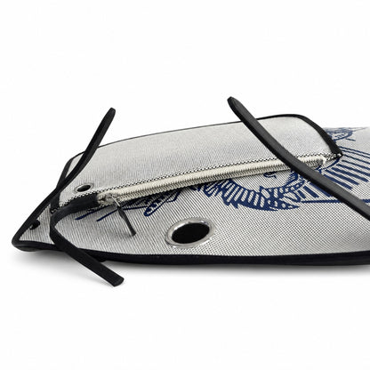 Hermers' popular herbag 31cm is designed to be inspired by saddle bags. The body of the bag is made of canvas, and the inseam, shoulder straps and handle are made of leather. The appearance is very si